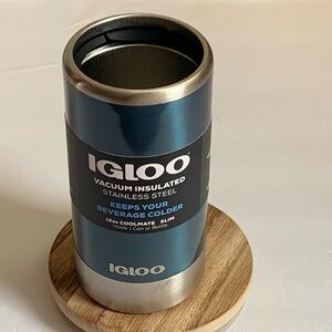 Igloo Can Cooler Vacuum Insulated 12 oz Metallic Blue Slim Coolmate New
